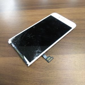 iPhone8ガラス割れ修理