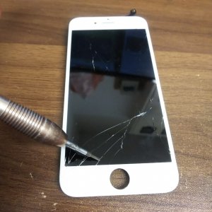 iPhone6Sのフロントガラス割れ修理