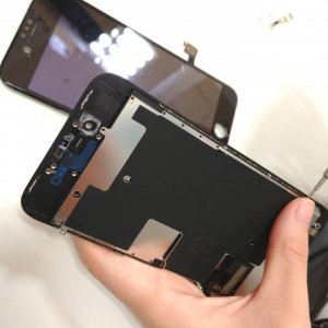 iPhone8 ガラスパネル交換修理