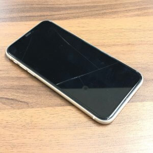 iPhone11フロントガラス割れ修理