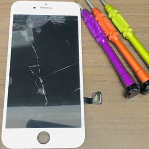 iPhone8 フロントガラス交換