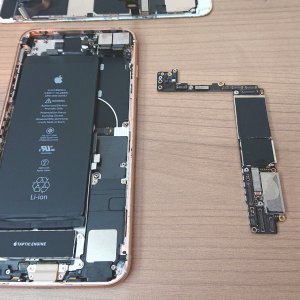 iPhone8Plus 水没修理