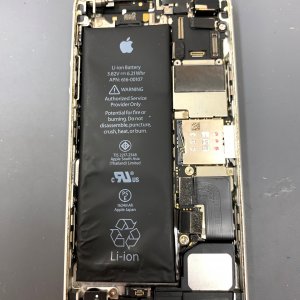 iPhone SE バッテリー交換
