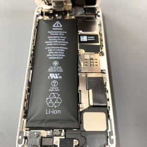 iPhone SE バッテリー交換