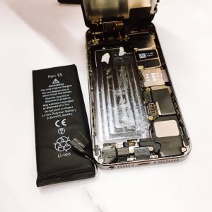 iPhone 5S バッテリー交換