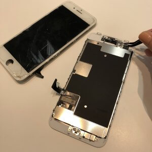 iPhone8ガラスパネル交換修理