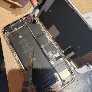 iPhone8液晶交換修理