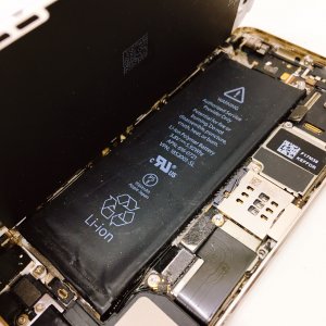 iPhone5s バッテリー交換