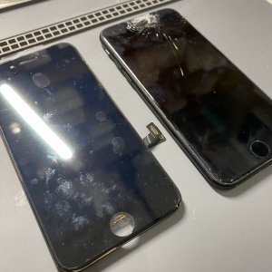 iPhone8　ガラスパネル交換