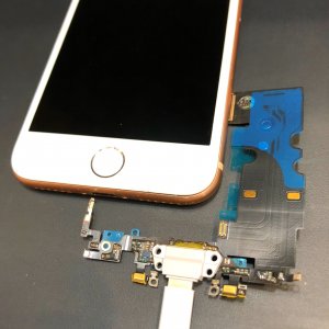 iPhone8 ライトニング交換