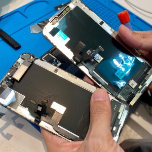 iPhoneXS液晶交換修理