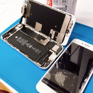 iPhone 8 フロントパネル交換