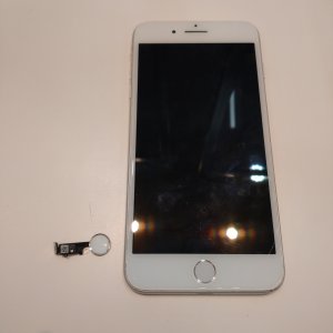 iPhone8+ホームボタン修理