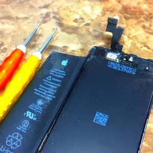 iPhoneSEバッテリー・液晶交換