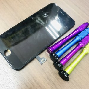 iPhone8 フロントパネル交換