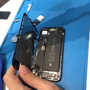 iPhone8液晶交換修理