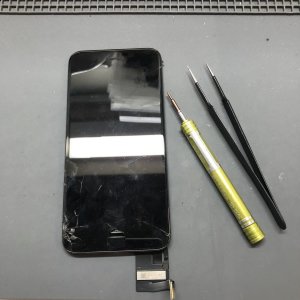 iPhoneSE(第2世代)パネル交換