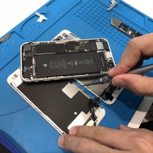 iPhone8 パネル交換修理