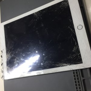 iPad5　ガラスパネル交換