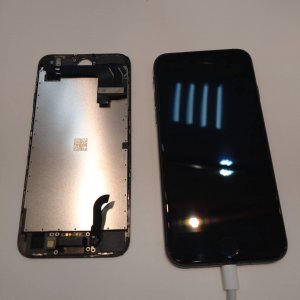 iPhone8液晶、近接センサー交換修理