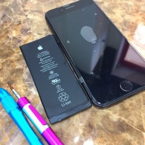 iPhone8 バッテリー・液晶交換