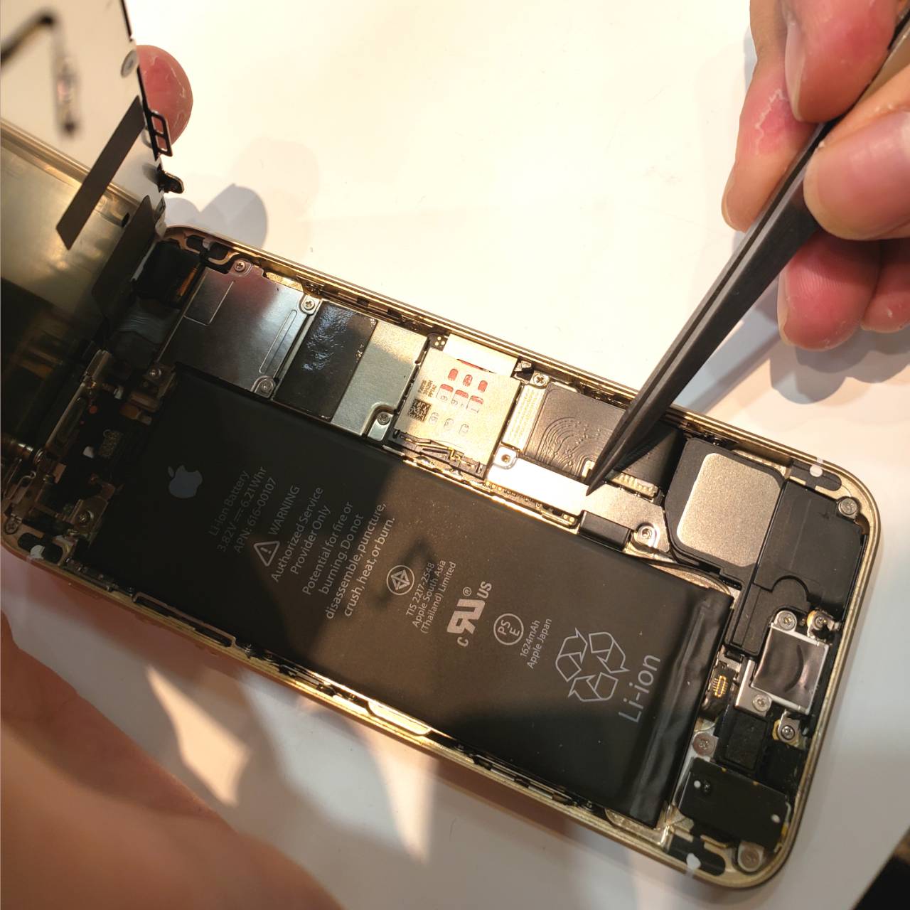 iPhoneSE バッテリー交換修理
