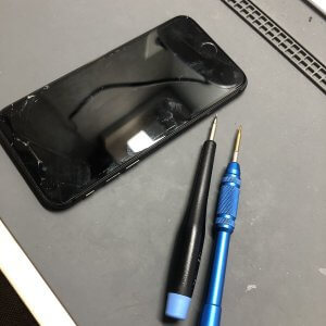 iPhone8パネル交換