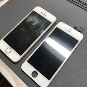 iPhoneSEパネル交換
