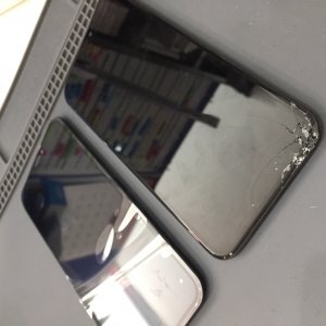iPhoneXR　ガラスパネル交換