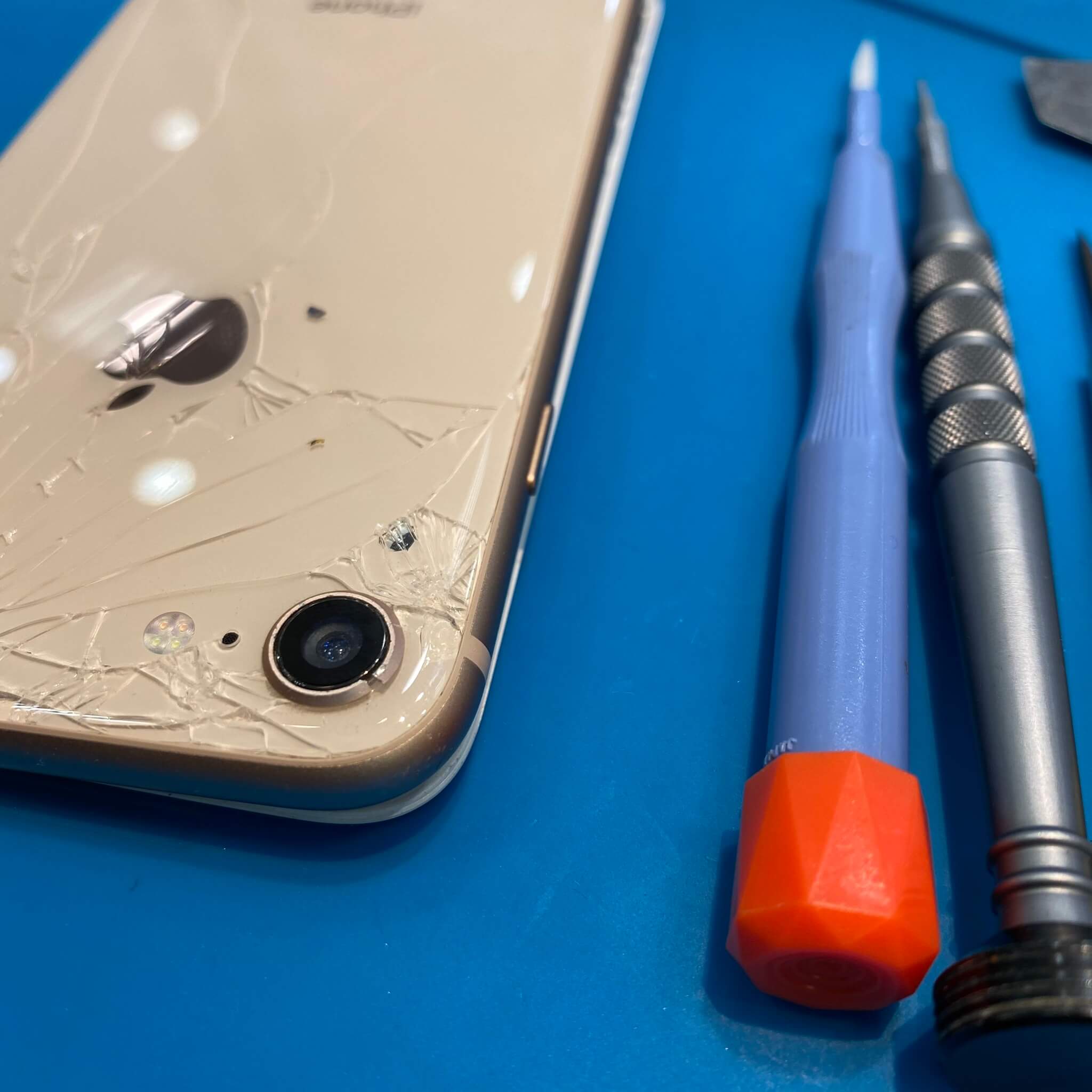 iPhone8アウトカメラレンズ修理