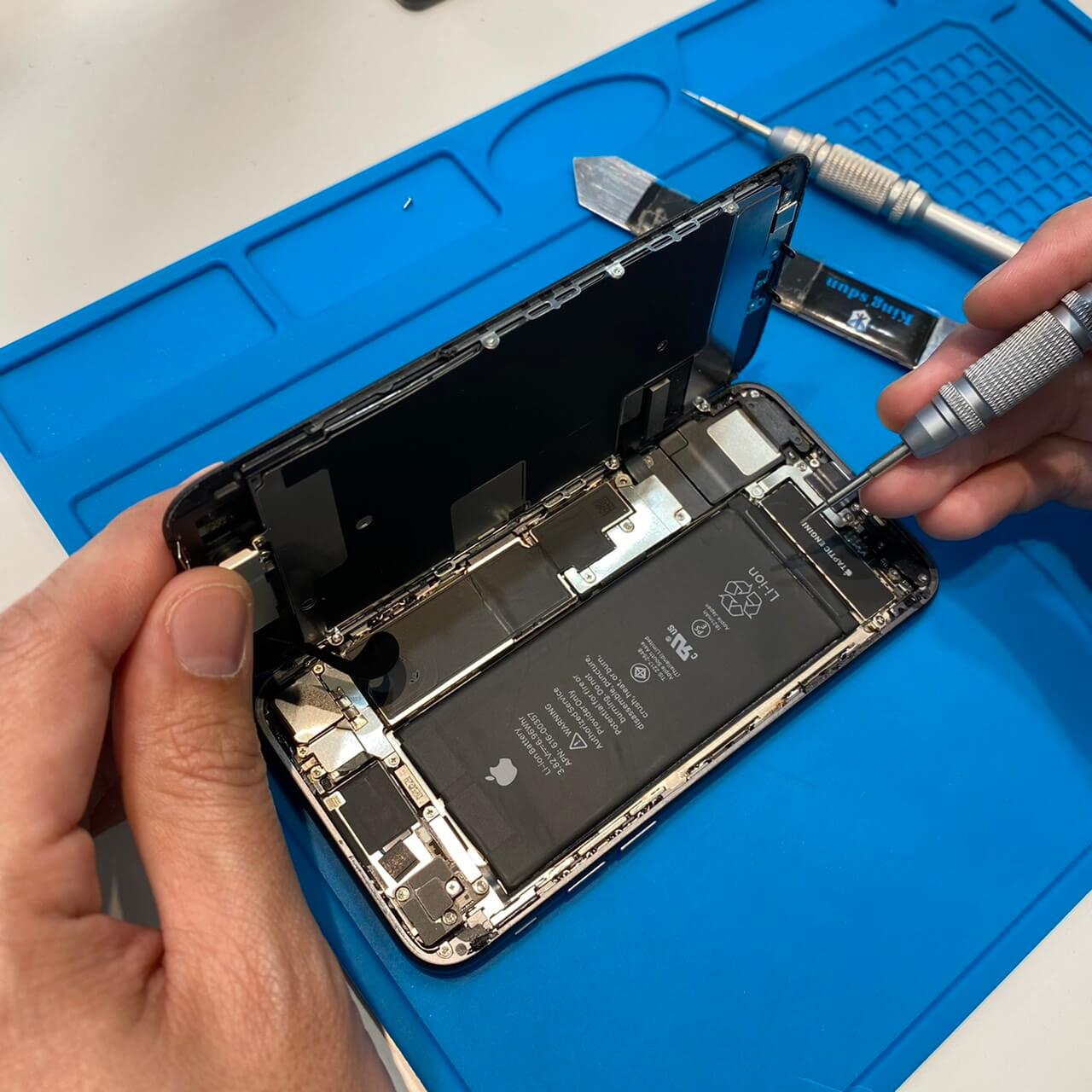 iPhone8液晶交換修理