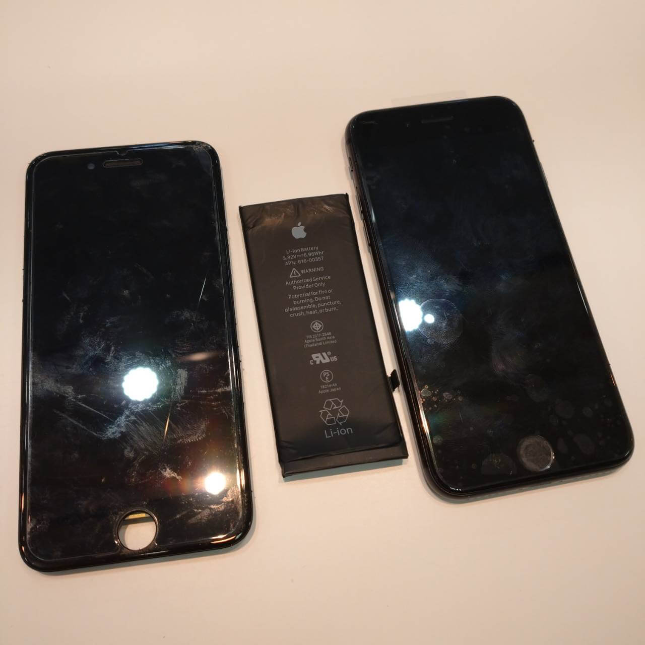 iPhone8 パネル&バッテリー交換修理