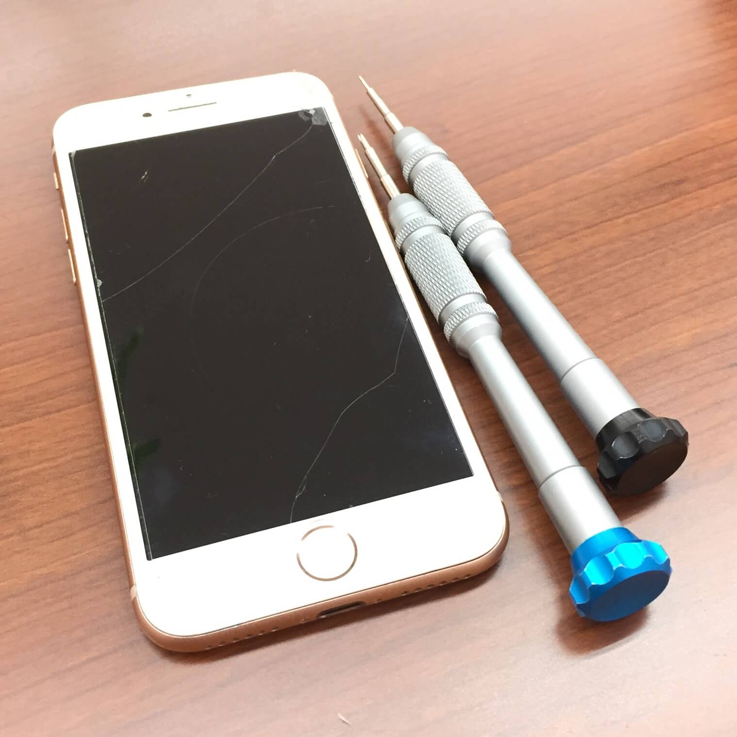 iPhone8フロントパネル交換