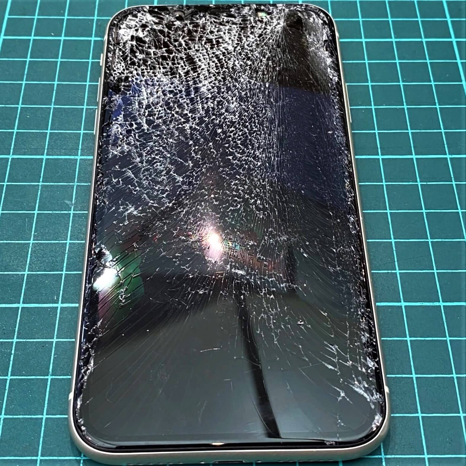 iPhone 11 液晶交換