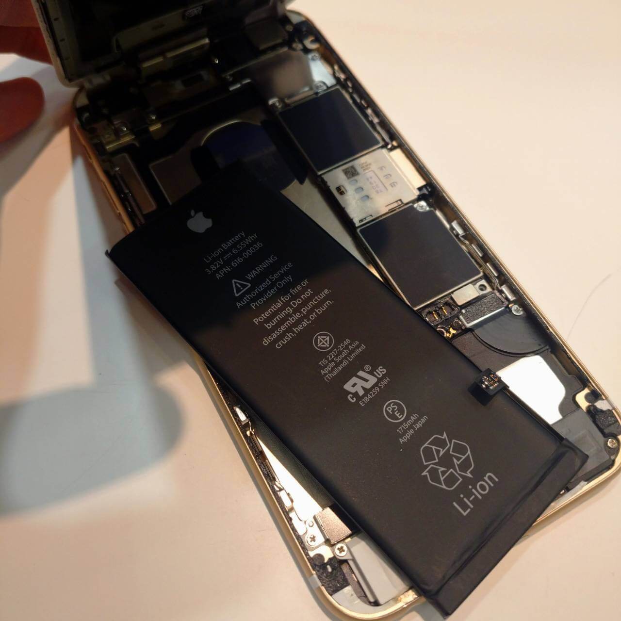 iPhone6Sバッテリー交換修理
