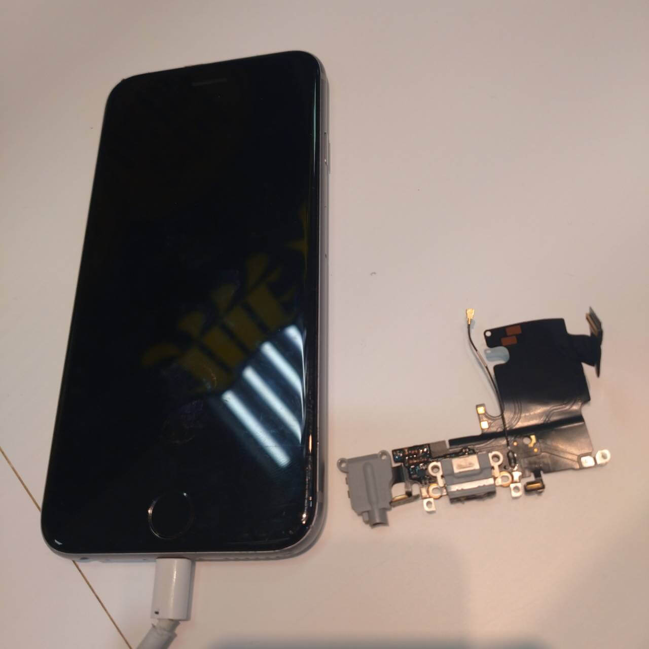 iPhone6S ライトニング交換修理