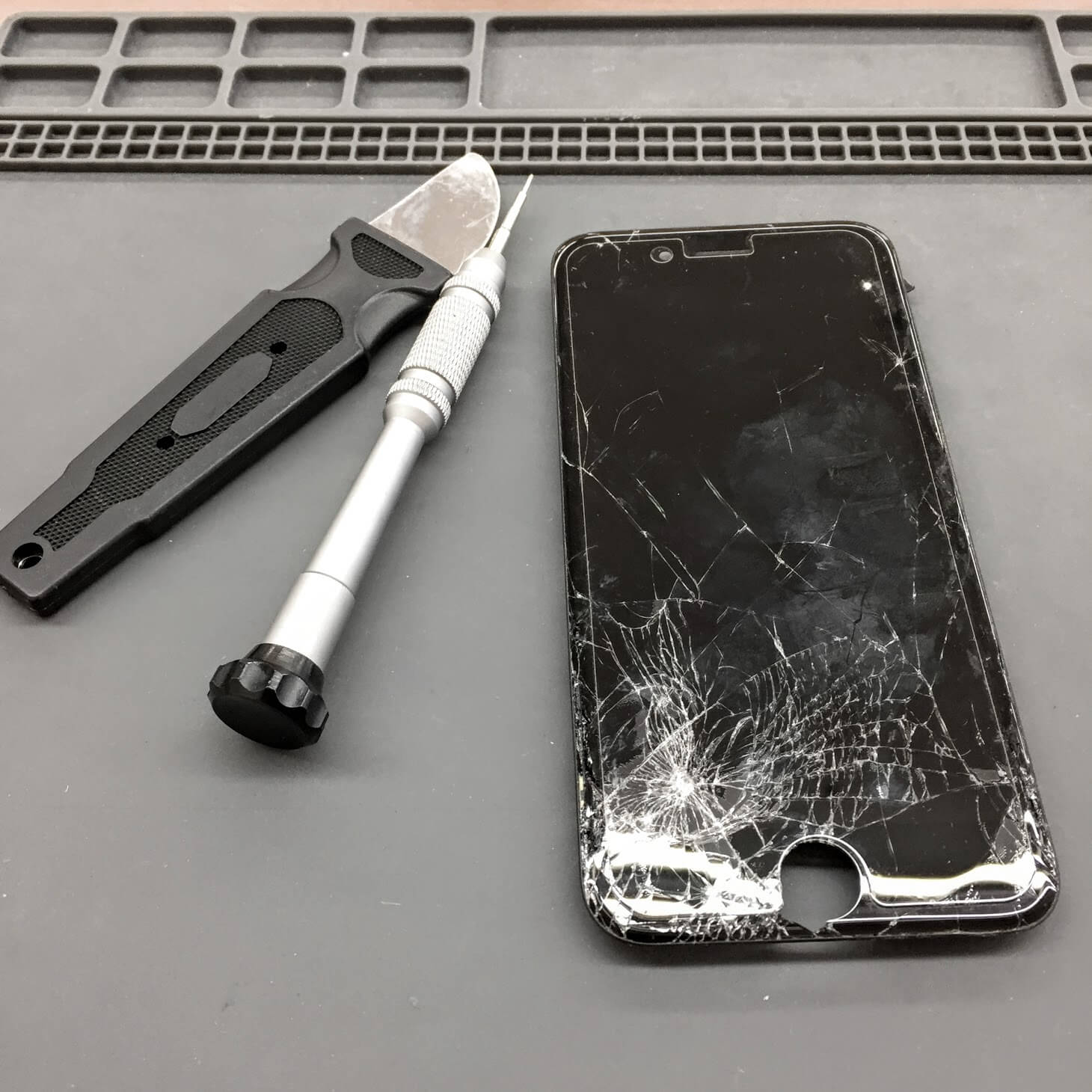 iPhone 8 フロントパネル交換