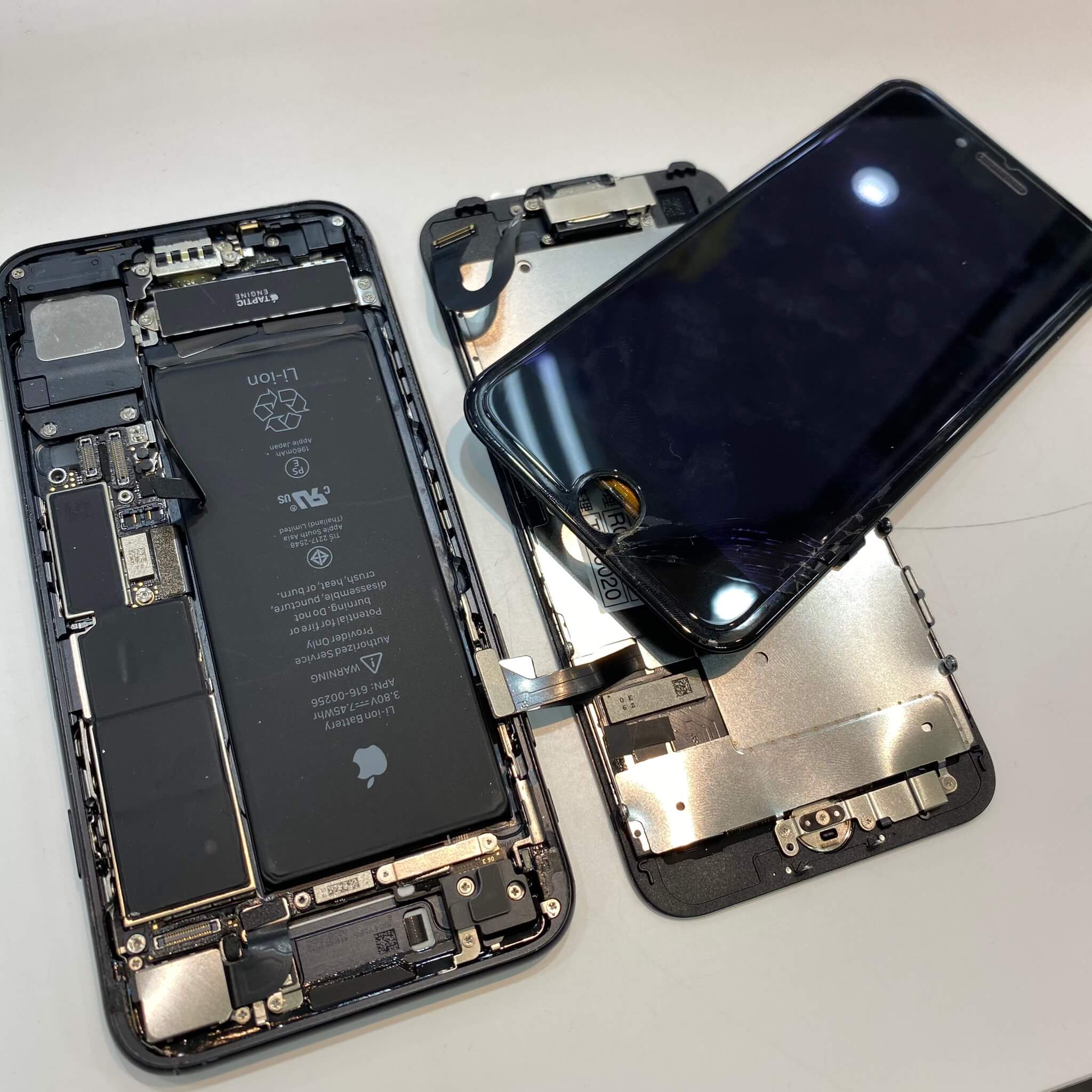 iPhone7パネル交換修理