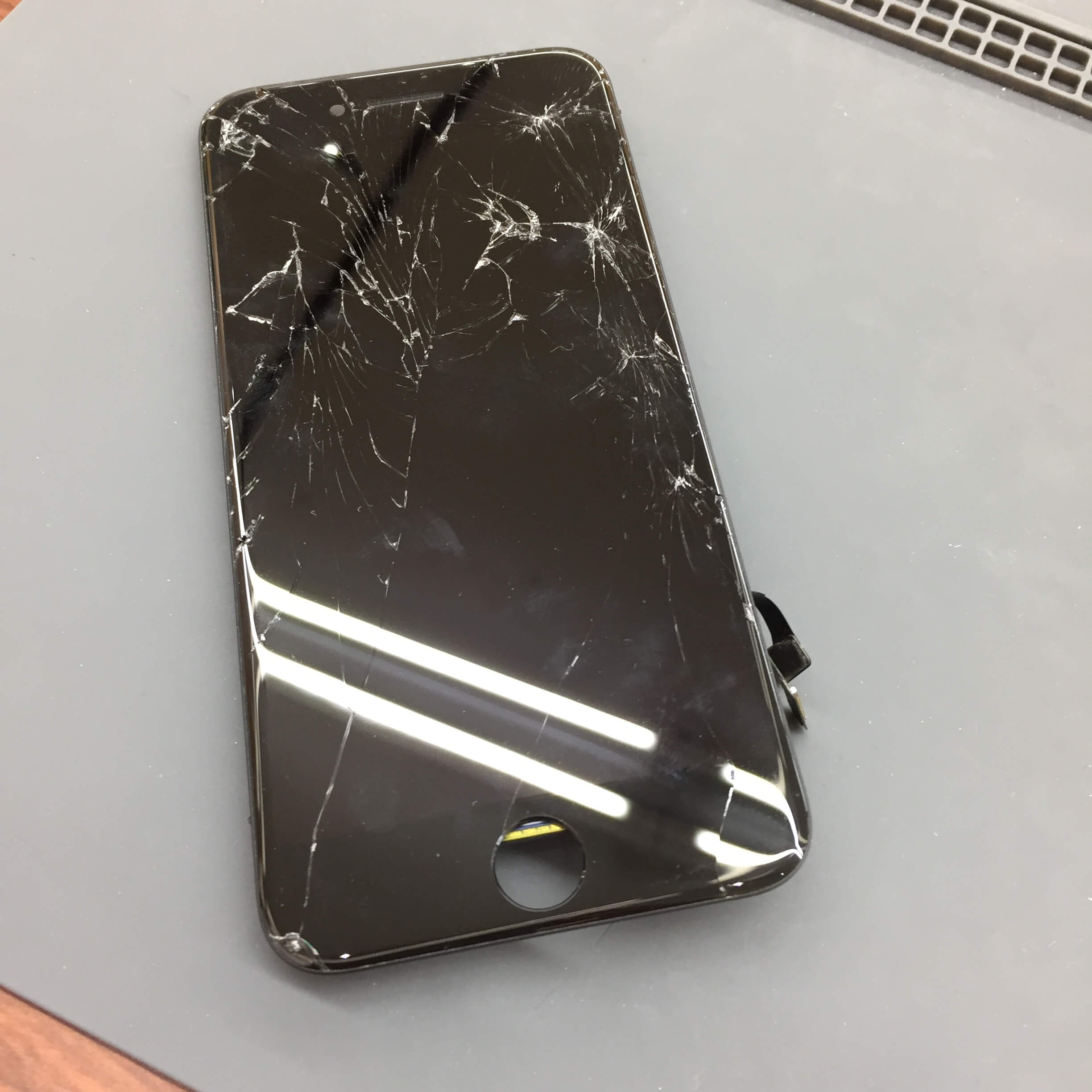 iPhone8 フロントパネル交換