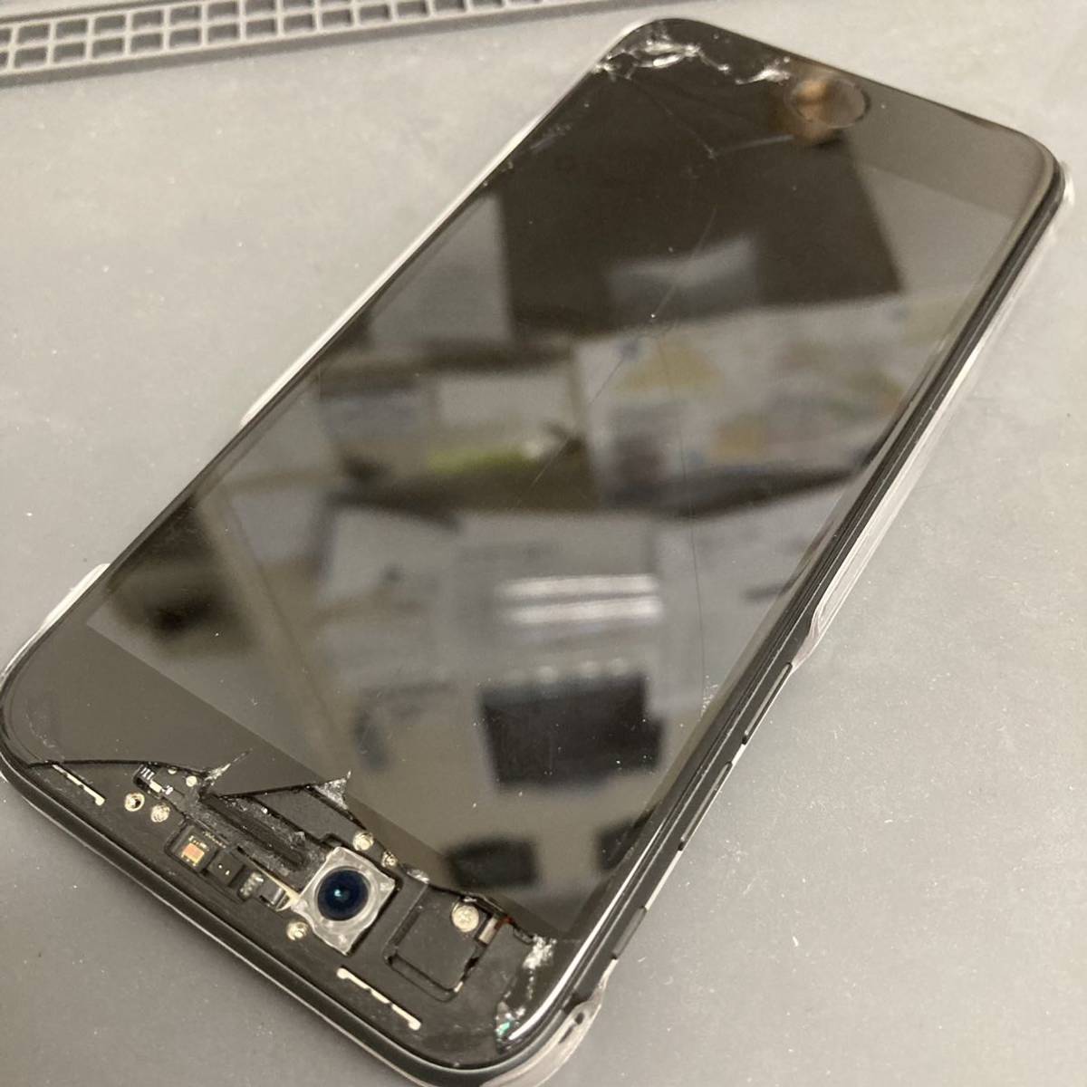 iPhone8 画面割れ フロントパネル ガラスパネル 交換 修理