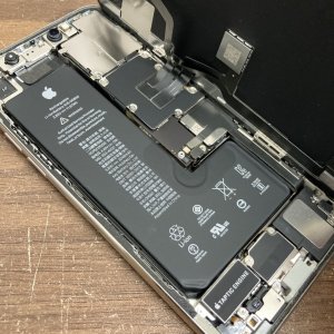 iPhoneXS バッテリー交換修理