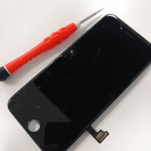 iPhoneSE 第二世代 パネル交換