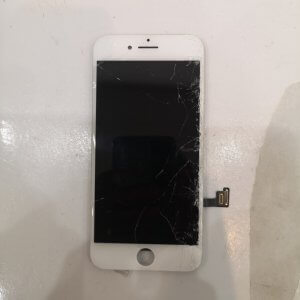 iPhone 8 パネル修理