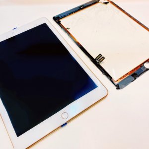 iPad6　デジタイザー交換修理
