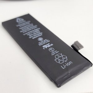 iPhone 5s バッテリー膨張による交換