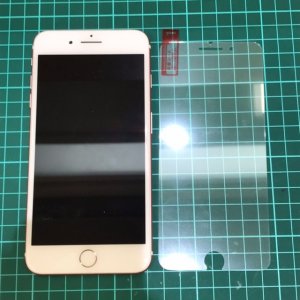 iPhone7+　強化ガラスの張り替え