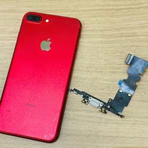 iPhone8 plus ライトニング修理