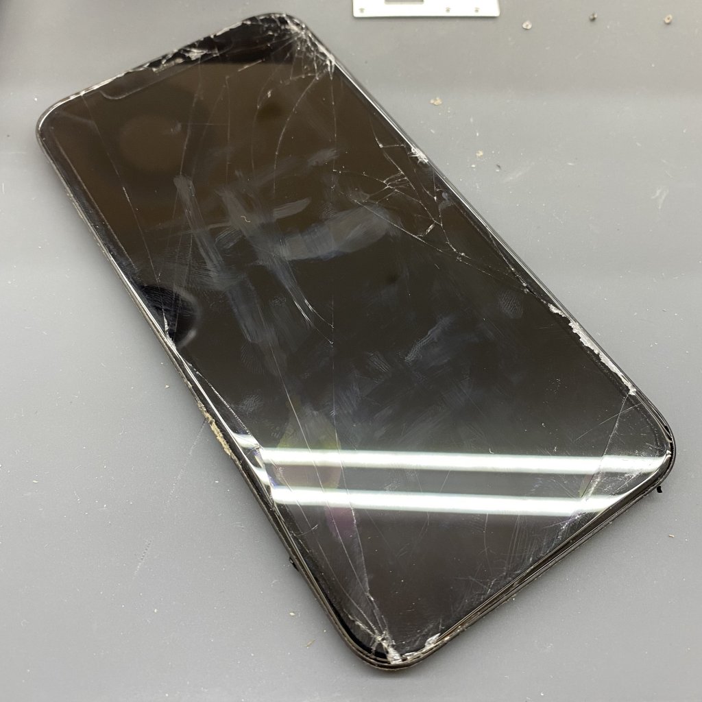 iPhone 11 フロントパネル交換