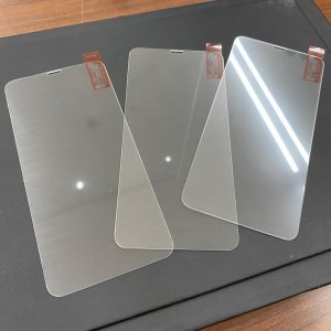 iPhone 11 強化ガラスフィルム貼り付け