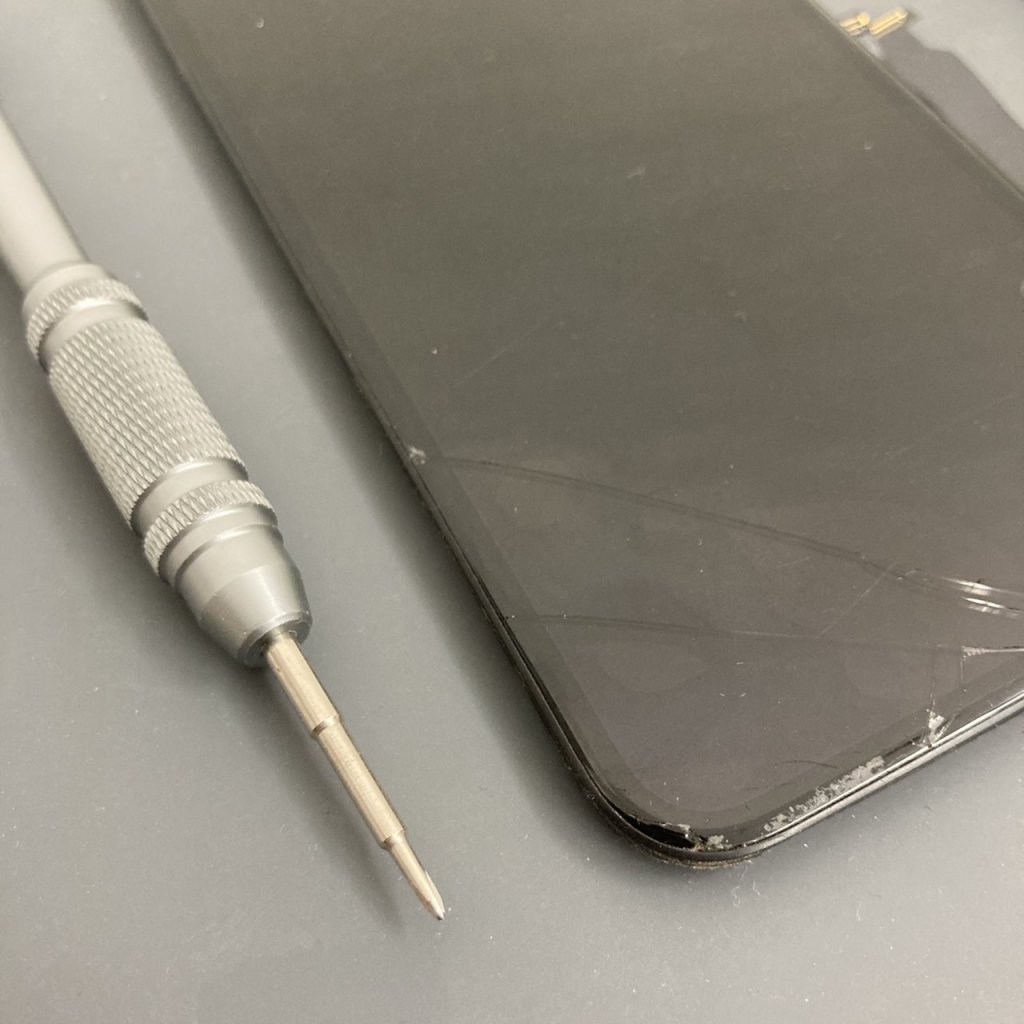 iPhoneXR 画面割れ